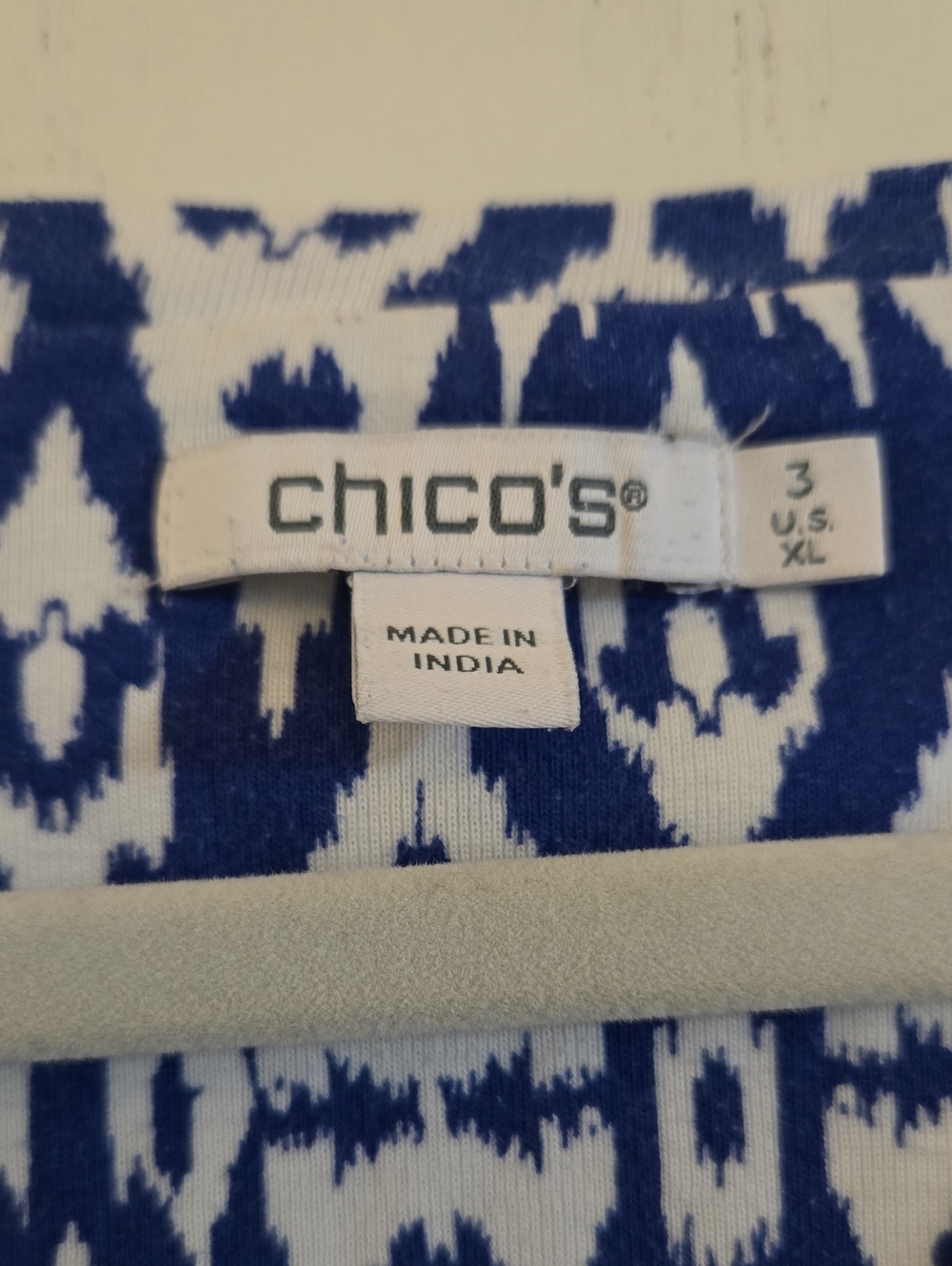 CHICO'D Blue & White Patterned V-Neck Women's Top - Picture 3 of 5
